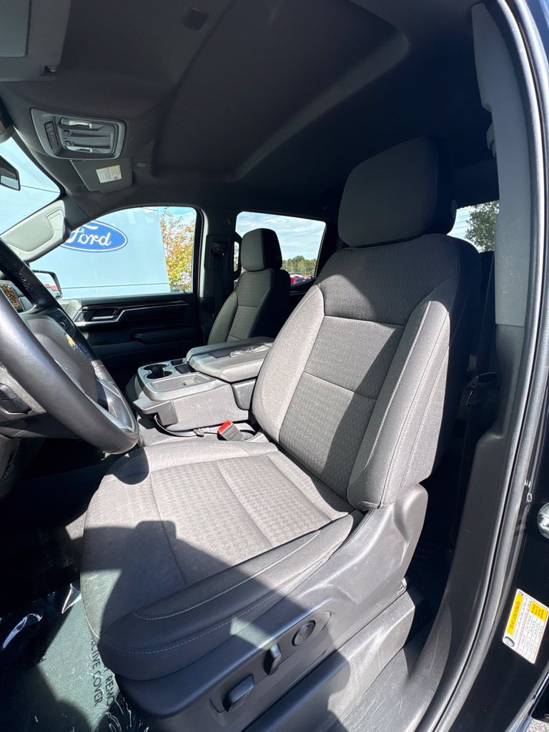 Used 2025 Chevrolet Silverado 1500 LT AWD/4WD image 14