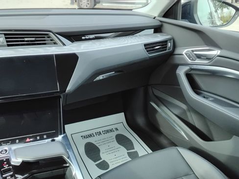 Used 2024 Audi Q8 e-tron Premium Plus image 22