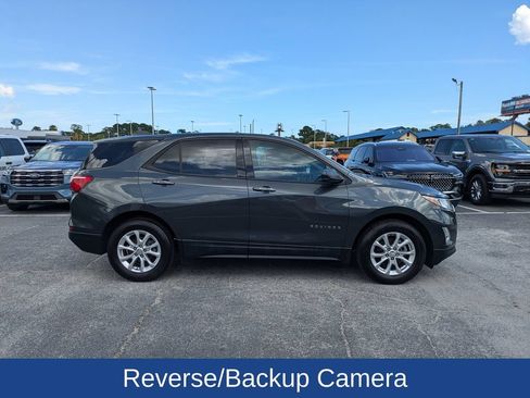 Used 2019 Chevrolet Equinox LS w/ LS Convenience Package FWD image 3