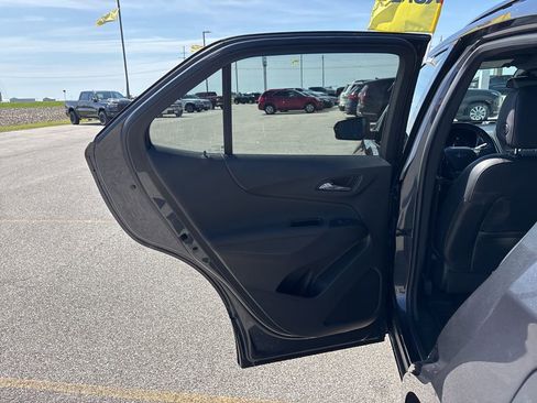 Used 2022 Chevrolet Equinox RS w/ LPO, Floor Liner Package AWD/4WD image 21