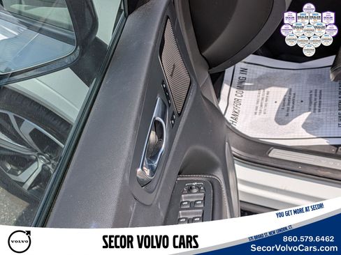 Used 2023 Volvo XC60 B6 Ultimate w/ Protection Package Premier image 8