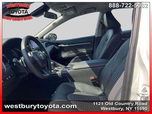 Used 2023 Toyota Camry SE image 18