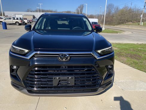 Used 2025 Toyota Grand Highlander AWD image 14