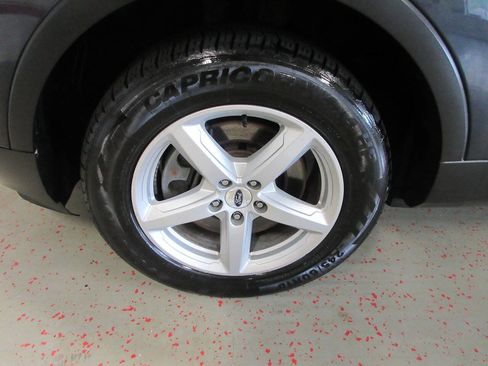 Used 2017 Ford Explorer XLT w/ Equipment Group 202A AWD/4WD image 26