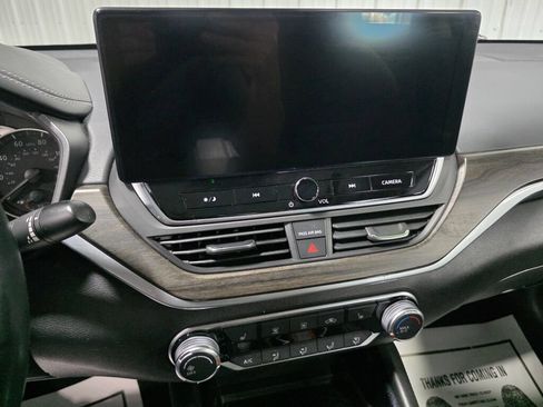 Used 2023 Nissan Altima 2.5 SV w/ SV Premium Package AWD/4WD image 11