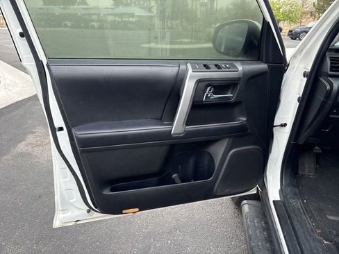 Used 2019 Toyota 4Runner SR5 Premium image 9