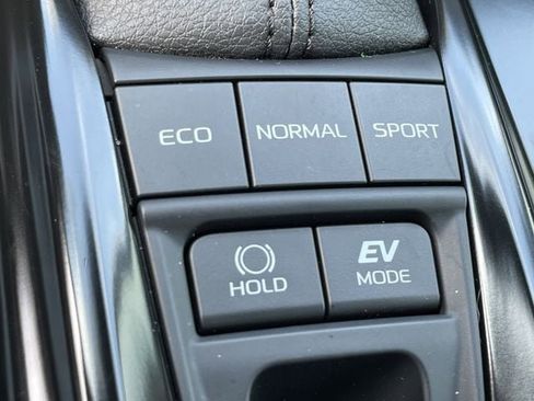 Used 2025 Toyota Camry SE w/ Convenience Package FWD image 23