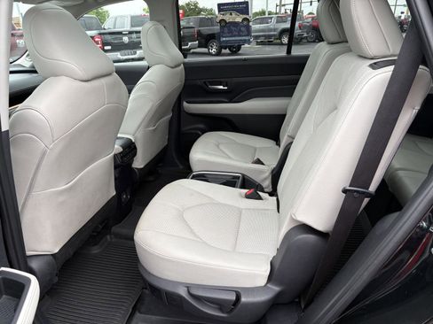 Used 2024 Toyota Grand Highlander AWD image 15
