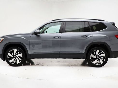 Used 2025 Volkswagen Atlas SE image 6