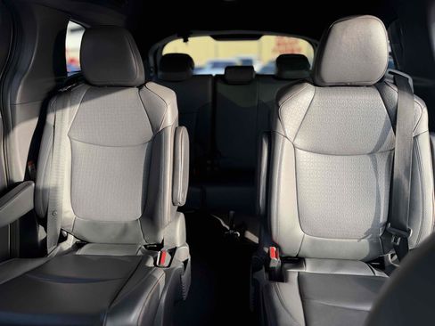 Used 2022 Toyota Sienna XSE w/ XSE Plus Package FWD image 22