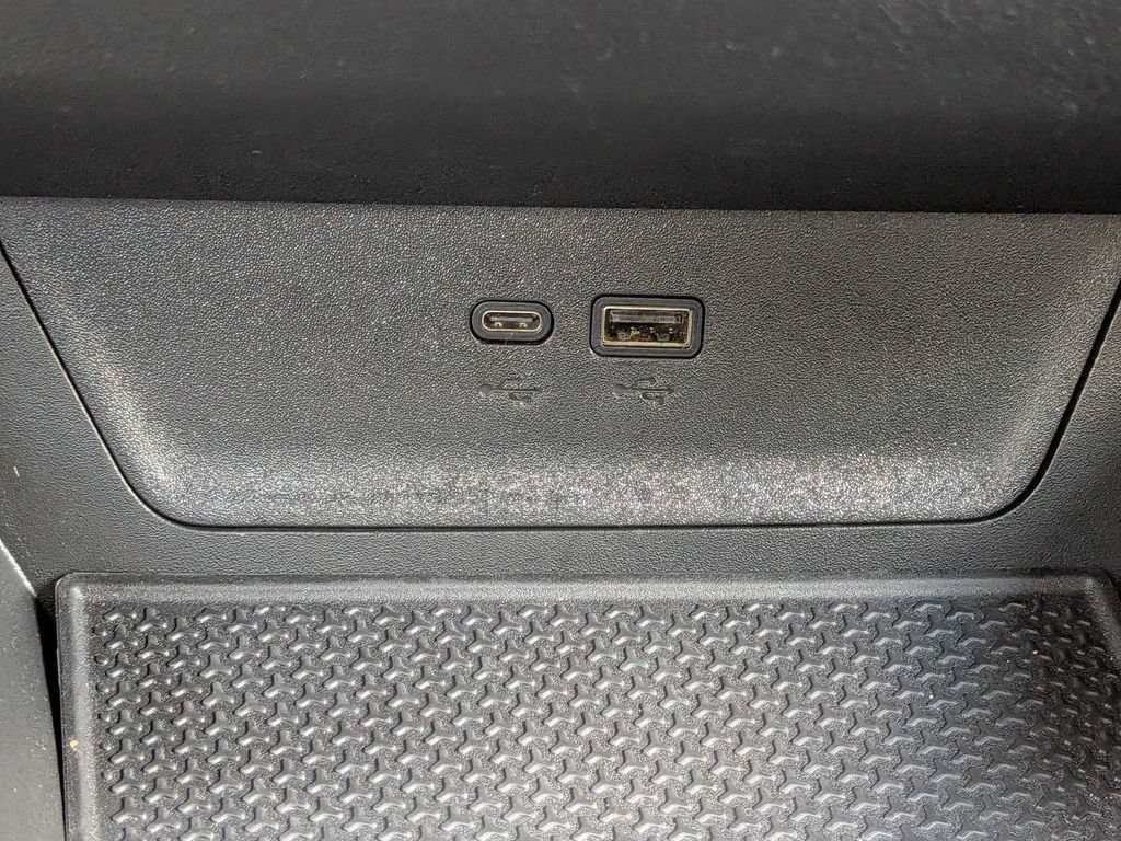 Used 2025 Chevrolet Equinox LT FWD image 24