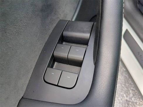 Used 2023 Tesla Model Y Long Range image 21