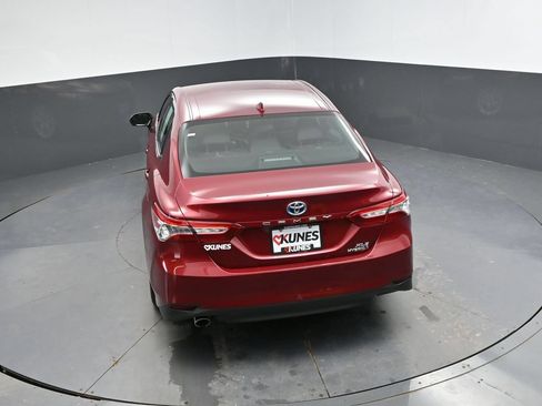 Used 2020 Toyota Camry XLE FWD image 30
