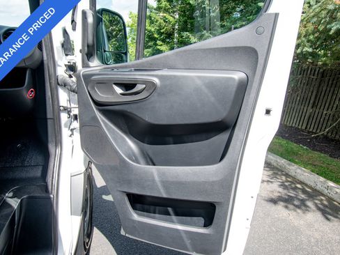 Used 2025 Mercedes-Benz Sprinter 2500 image 18