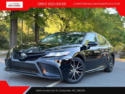 Used 2021 Toyota Camry SE FWD image 1