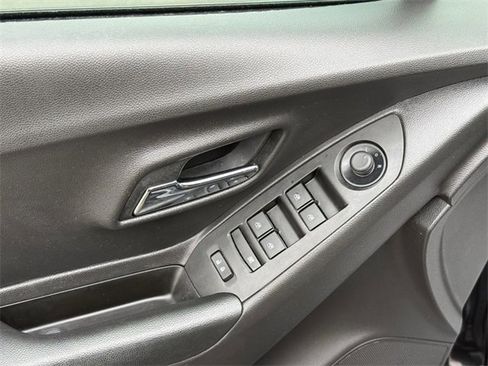 Used 2022 Chevrolet Trax LT w/ Premium Seat Package image 16