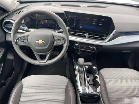 Used 2024 Chevrolet Trax LT FWD image 14
