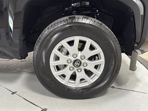 Certified 2025 Toyota Tacoma SR5 image 21