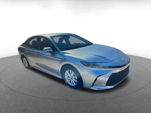 Used 2025 Toyota Camry LE image 9