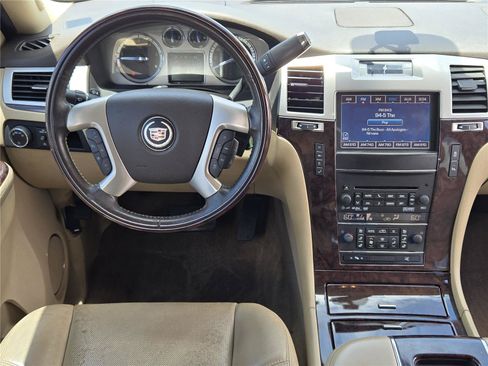 Used 2013 Cadillac Escalade EXT Premium AWD/4WD image 25