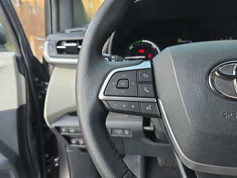 Used 2021 Toyota Sienna XLE image 16