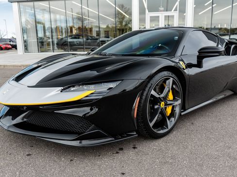 Used 2021 Ferrari SF90 Stradale image 19