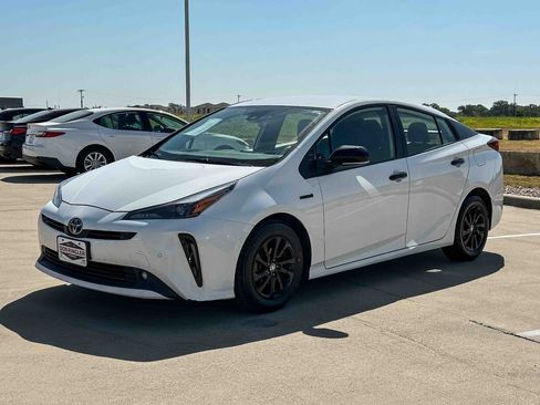 Used 2022 Toyota Prius AWD image 7