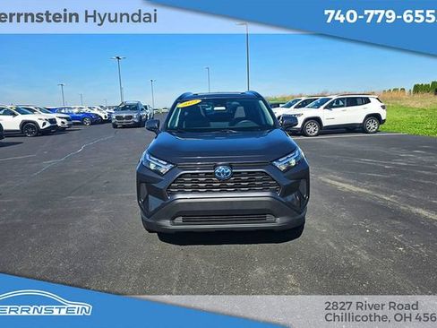 Used 2022 Toyota RAV4 XLE w/ Convenience Package AWD/4WD image 2