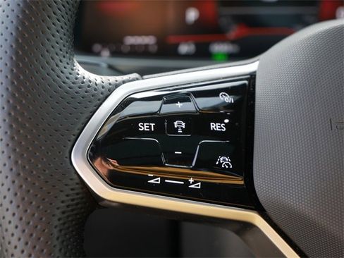 Certified 2024 Volkswagen Tiguan SE R-Line image 25