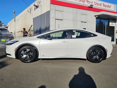 New 2026 Toyota Prius LE image 4