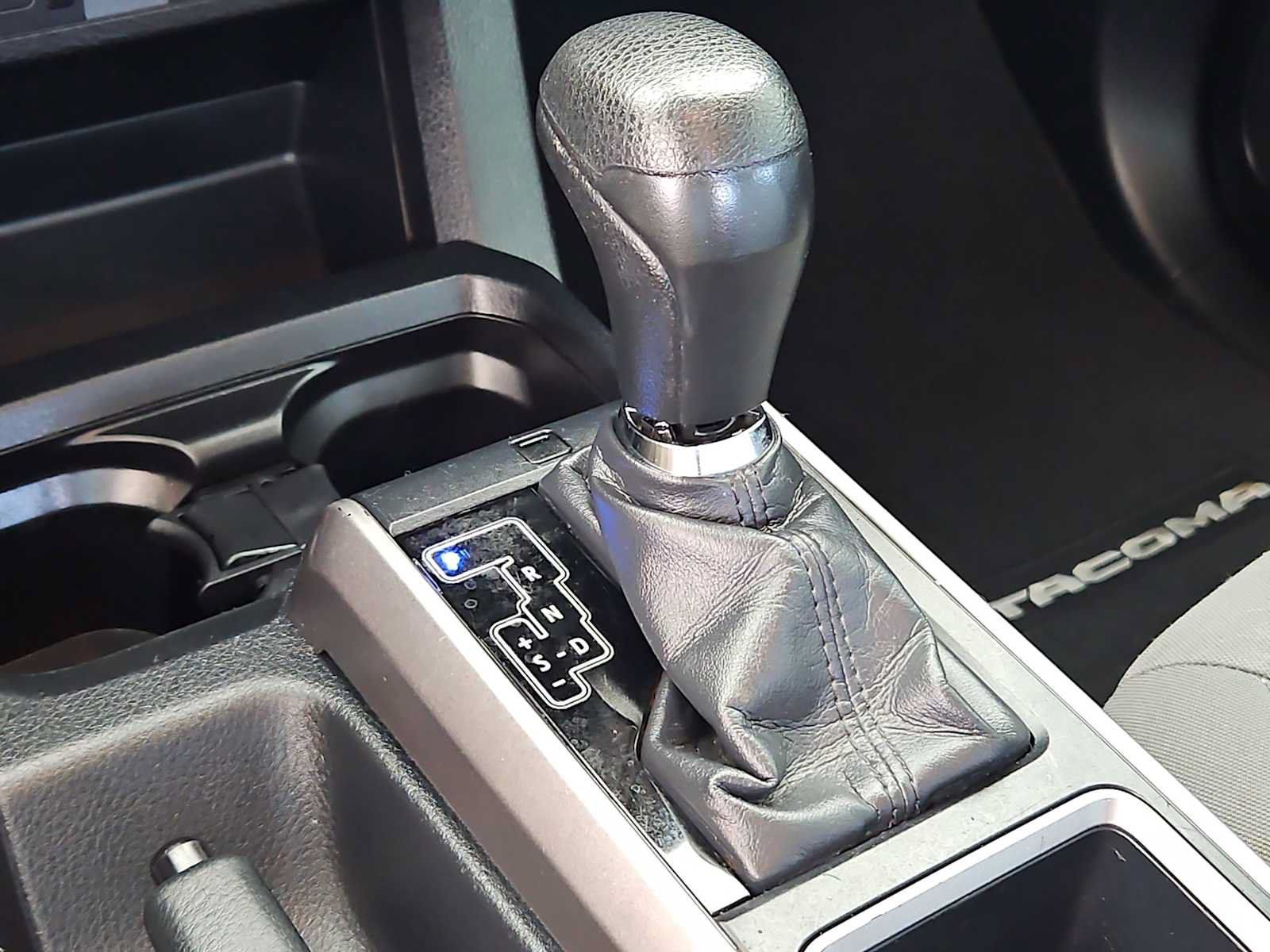 Used 2020 Toyota Tacoma SR5 RWD image 18