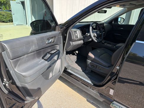 Used 2026 Nissan Pathfinder Platinum AWD/4WD image 10