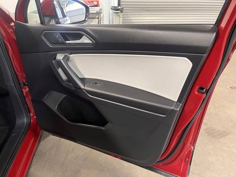 Used 2019 Volkswagen Tiguan SE image 12