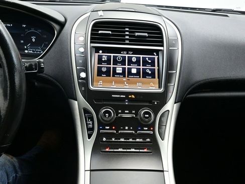 Used 2019 Lincoln Nautilus Premier image 16