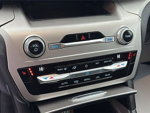 Used 2021 Ford Explorer XLT image 14