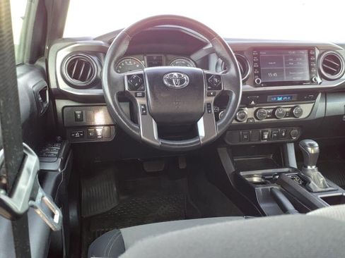 Used 2022 Toyota Tacoma TRD Off-Road AWD/4WD image 7
