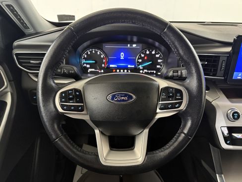 Used 2022 Ford Explorer XLT w/ Equipment Group 202A image 19