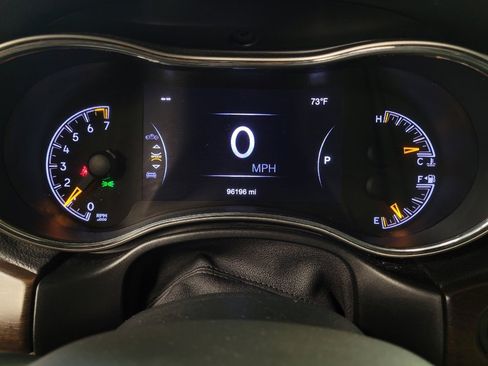 Used 2018 Jeep Grand Cherokee Laredo image 23