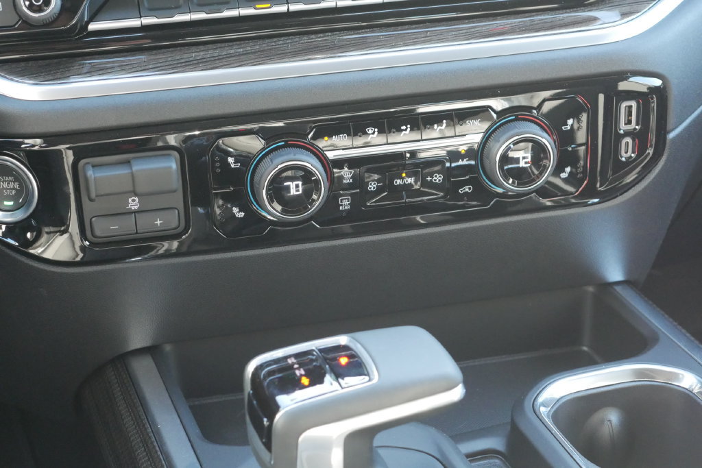 New 2026 Chevrolet Silverado 1500 RST w/ Dark Appearance Package AWD/4WD image 19