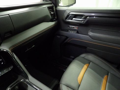 Used 2025 GMC Sierra 1500 AT4 w/ Technology Package image 25