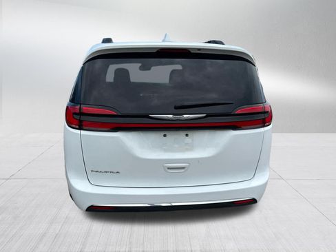 Used 2022 Chrysler Pacifica Touring-L FWD image 5
