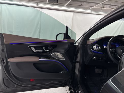 Certified 2023 Mercedes-Benz EQS 580 4MATIC Sedan w/ Exclusive Trim Package image 20