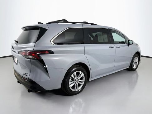 Certified 2023 Toyota Sienna XLE Woodland Edition AWD/4WD image 8