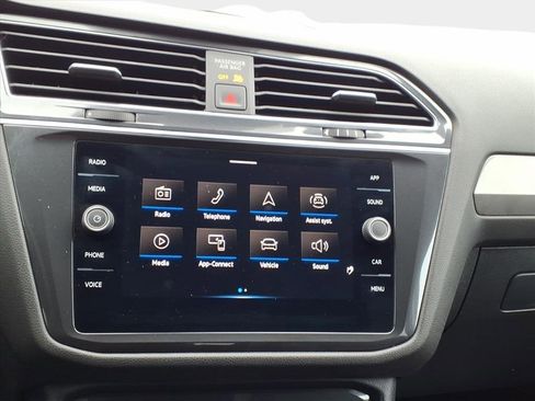 Used 2023 Volkswagen Tiguan SE image 21
