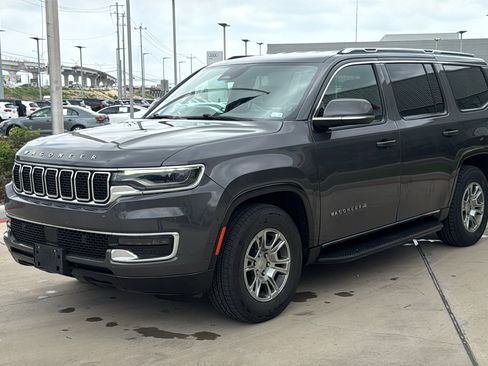 Used 2022 Jeep Wagoneer Series I RWD image 3