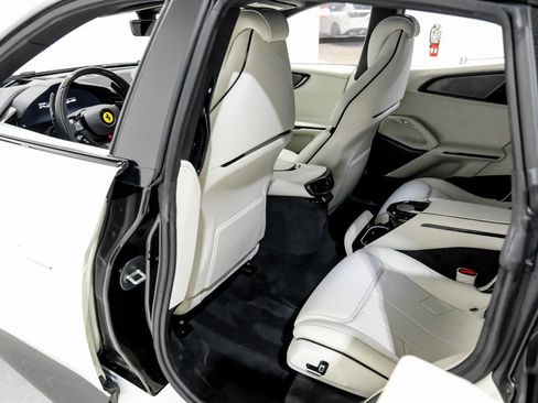 Used 2025 Ferrari Purosangue image 38