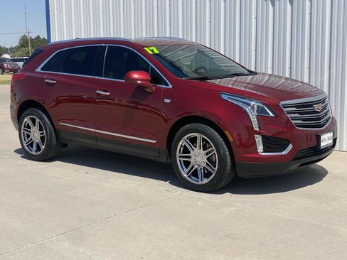 Used 2017 Cadillac XT5 Luxury w/ Driver Awareness Package FWD image 8