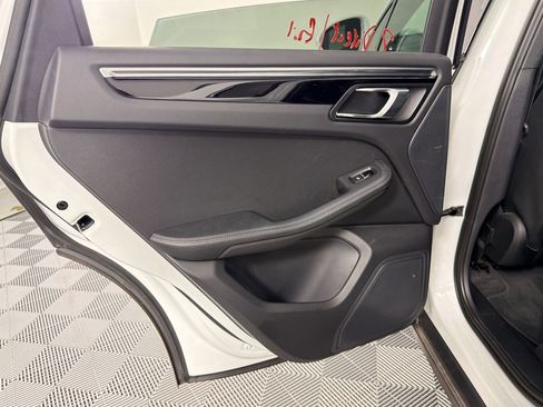 Certified 2023 Porsche Macan AWD/4WD image 17