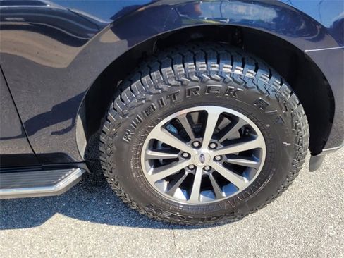 Used 2021 Ford Expedition XLT image 16