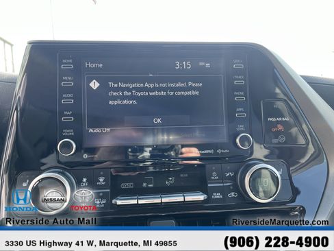 Used 2021 Toyota Highlander XLE AWD/4WD image 22